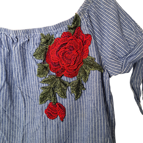 Papaya Short Sleeve Rose Patch Off the Shoulder Blouse Blue Striped size s - Picture 2 of 5